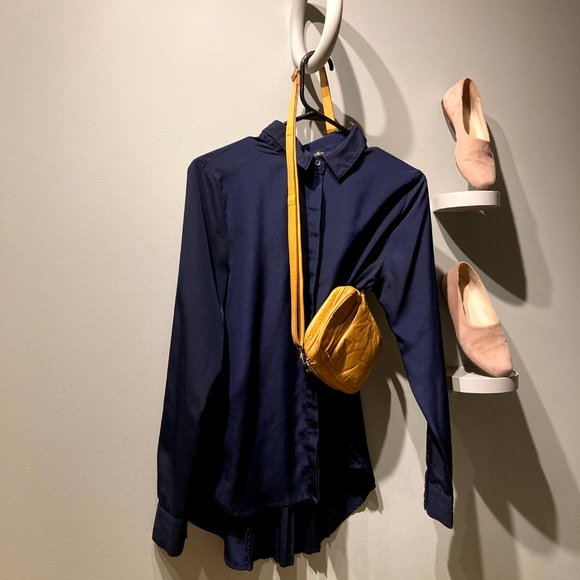 ANONYME SANS TOI — Navy Button Front Pleat Blouse - Picture 2 of 3